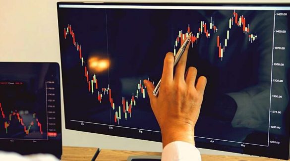 image show man with computer trading